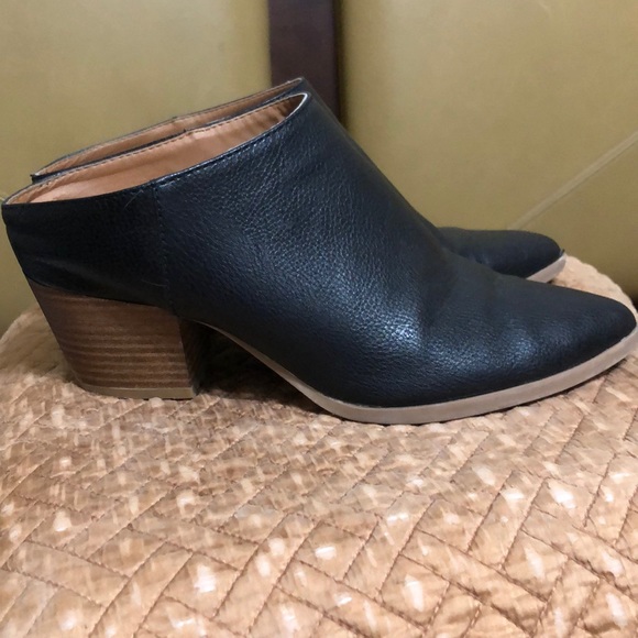 Universal thread heeled boots - Picture 1 of 3